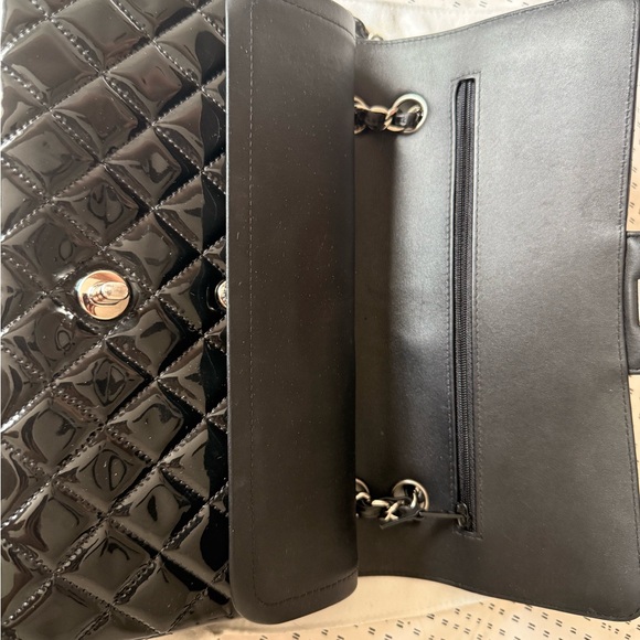 Chanel Classic Flap Bag - Picture 6 of 11